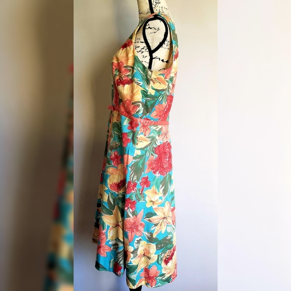 Adorable Sleeveless Tropical Floral Summer Dress - Picture 2 of 8